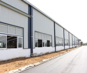 Thi công lắp đặt máng xối kho xưởng tại Bình Dương