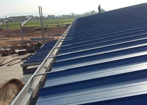 Thi công lắp đặt máng xối kho xưởng tại KCN Mỹ Phước Bến Cát